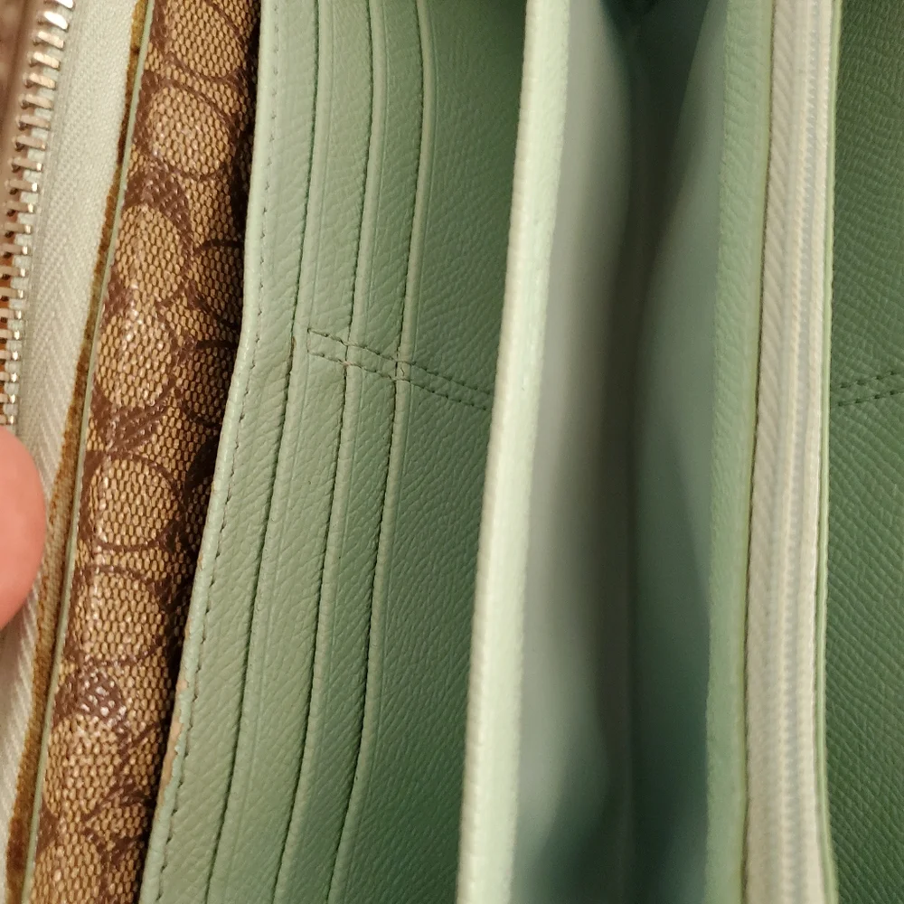 Rare Coach Green Mint corner zipper  travel wallet WOMEN'S - Picture 9 of 11